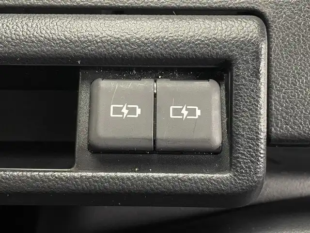 トヨタ ヴォクシー ハイブリッド S－Z 大阪府 2023(令5)年 2.4万km グリッターブラックガラスフレーク 禁煙車/トヨタセーフティセンス/　・プリクラッシュセーフティ　PCS/　・レーントレーシングアシスト　LTA/　・レーンディパーチャーアラート　LDA/　・レーダークルーズコントロール　ACC/　・ロードサインアシスト　RSA/　・フロントクロストラフィックアラート　FCTA/　・リアクロストラフィックアラート　RCTA/　・プロアクティブドライビングアシスト　PDA/　・パーキングサポートブレーキ　PSB/　・発信遅れ告知機能　TMN/純正ディスプレイオーディオ/　Bluetooth/フルセグ/CD/DVD/バックカメラ/両側パワースライドドア/ハーフレザーシート/前席シートヒーター/LEDオートライト/オートマチックハイビーム　AHB/フォグランプ/純正17インチアルミホイール/スマートキー/ETC2.0/フロアマット/ドアバイザー