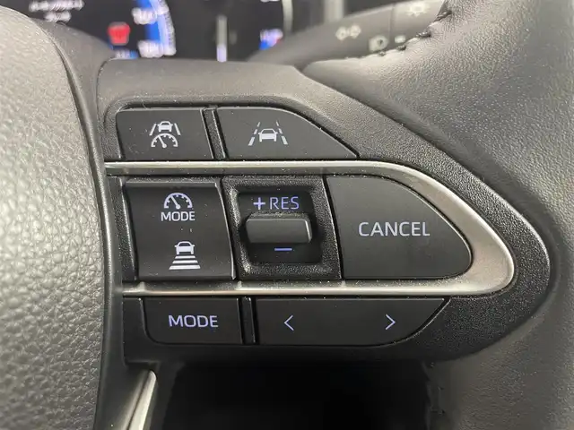 トヨタ ヴォクシー ハイブリッド S－Z 大阪府 2023(令5)年 2.4万km グリッターブラックガラスフレーク 禁煙車/トヨタセーフティセンス/　・プリクラッシュセーフティ　PCS/　・レーントレーシングアシスト　LTA/　・レーンディパーチャーアラート　LDA/　・レーダークルーズコントロール　ACC/　・ロードサインアシスト　RSA/　・フロントクロストラフィックアラート　FCTA/　・リアクロストラフィックアラート　RCTA/　・プロアクティブドライビングアシスト　PDA/　・パーキングサポートブレーキ　PSB/　・発信遅れ告知機能　TMN/純正ディスプレイオーディオ/　Bluetooth/フルセグ/CD/DVD/バックカメラ/両側パワースライドドア/ハーフレザーシート/前席シートヒーター/LEDオートライト/オートマチックハイビーム　AHB/フォグランプ/純正17インチアルミホイール/スマートキー/ETC2.0/フロアマット/ドアバイザー