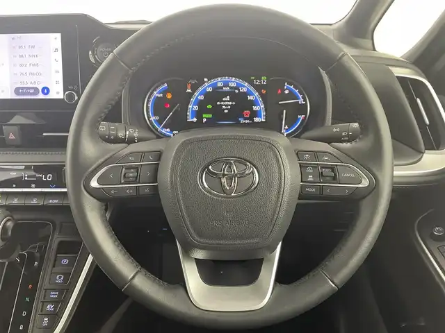 トヨタ ヴォクシー ハイブリッド S－Z 大阪府 2023(令5)年 2.4万km グリッターブラックガラスフレーク 禁煙車/トヨタセーフティセンス/　・プリクラッシュセーフティ　PCS/　・レーントレーシングアシスト　LTA/　・レーンディパーチャーアラート　LDA/　・レーダークルーズコントロール　ACC/　・ロードサインアシスト　RSA/　・フロントクロストラフィックアラート　FCTA/　・リアクロストラフィックアラート　RCTA/　・プロアクティブドライビングアシスト　PDA/　・パーキングサポートブレーキ　PSB/　・発信遅れ告知機能　TMN/純正ディスプレイオーディオ/　Bluetooth/フルセグ/CD/DVD/バックカメラ/両側パワースライドドア/ハーフレザーシート/前席シートヒーター/LEDオートライト/オートマチックハイビーム　AHB/フォグランプ/純正17インチアルミホイール/スマートキー/ETC2.0/フロアマット/ドアバイザー