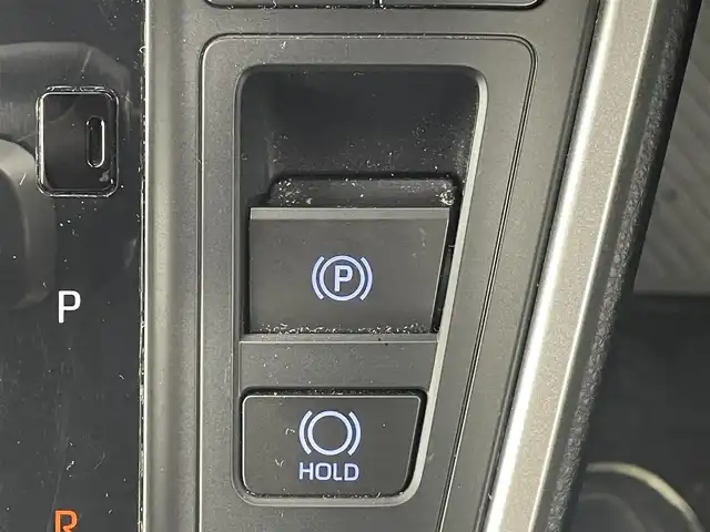 トヨタ ヴォクシー ハイブリッド S－Z 大阪府 2023(令5)年 2.4万km グリッターブラックガラスフレーク 禁煙車/トヨタセーフティセンス/　・プリクラッシュセーフティ　PCS/　・レーントレーシングアシスト　LTA/　・レーンディパーチャーアラート　LDA/　・レーダークルーズコントロール　ACC/　・ロードサインアシスト　RSA/　・フロントクロストラフィックアラート　FCTA/　・リアクロストラフィックアラート　RCTA/　・プロアクティブドライビングアシスト　PDA/　・パーキングサポートブレーキ　PSB/　・発信遅れ告知機能　TMN/純正ディスプレイオーディオ/　Bluetooth/フルセグ/CD/DVD/バックカメラ/両側パワースライドドア/ハーフレザーシート/前席シートヒーター/LEDオートライト/オートマチックハイビーム　AHB/フォグランプ/純正17インチアルミホイール/スマートキー/ETC2.0/フロアマット/ドアバイザー