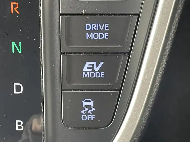 トヨタ ヴォクシー ハイブリッド S－Z 大阪府 2023(令5)年 2.4万km グリッターブラックガラスフレーク 禁煙車/トヨタセーフティセンス/　・プリクラッシュセーフティ　PCS/　・レーントレーシングアシスト　LTA/　・レーンディパーチャーアラート　LDA/　・レーダークルーズコントロール　ACC/　・ロードサインアシスト　RSA/　・フロントクロストラフィックアラート　FCTA/　・リアクロストラフィックアラート　RCTA/　・プロアクティブドライビングアシスト　PDA/　・パーキングサポートブレーキ　PSB/　・発信遅れ告知機能　TMN/純正ディスプレイオーディオ/　Bluetooth/フルセグ/CD/DVD/バックカメラ/両側パワースライドドア/ハーフレザーシート/前席シートヒーター/LEDオートライト/オートマチックハイビーム　AHB/フォグランプ/純正17インチアルミホイール/スマートキー/ETC2.0/フロアマット/ドアバイザー