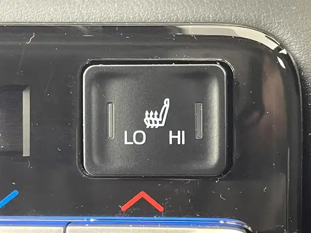 トヨタ ヴォクシー ハイブリッド S－Z 大阪府 2023(令5)年 2.4万km グリッターブラックガラスフレーク 禁煙車/トヨタセーフティセンス/　・プリクラッシュセーフティ　PCS/　・レーントレーシングアシスト　LTA/　・レーンディパーチャーアラート　LDA/　・レーダークルーズコントロール　ACC/　・ロードサインアシスト　RSA/　・フロントクロストラフィックアラート　FCTA/　・リアクロストラフィックアラート　RCTA/　・プロアクティブドライビングアシスト　PDA/　・パーキングサポートブレーキ　PSB/　・発信遅れ告知機能　TMN/純正ディスプレイオーディオ/　Bluetooth/フルセグ/CD/DVD/バックカメラ/両側パワースライドドア/ハーフレザーシート/前席シートヒーター/LEDオートライト/オートマチックハイビーム　AHB/フォグランプ/純正17インチアルミホイール/スマートキー/ETC2.0/フロアマット/ドアバイザー