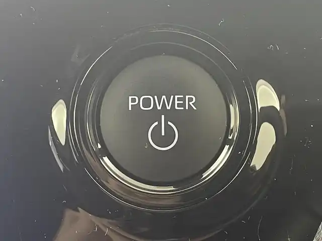 トヨタ ヴォクシー ハイブリッド S－Z 大阪府 2023(令5)年 2.4万km グリッターブラックガラスフレーク 禁煙車/トヨタセーフティセンス/　・プリクラッシュセーフティ　PCS/　・レーントレーシングアシスト　LTA/　・レーンディパーチャーアラート　LDA/　・レーダークルーズコントロール　ACC/　・ロードサインアシスト　RSA/　・フロントクロストラフィックアラート　FCTA/　・リアクロストラフィックアラート　RCTA/　・プロアクティブドライビングアシスト　PDA/　・パーキングサポートブレーキ　PSB/　・発信遅れ告知機能　TMN/純正ディスプレイオーディオ/　Bluetooth/フルセグ/CD/DVD/バックカメラ/両側パワースライドドア/ハーフレザーシート/前席シートヒーター/LEDオートライト/オートマチックハイビーム　AHB/フォグランプ/純正17インチアルミホイール/スマートキー/ETC2.0/フロアマット/ドアバイザー