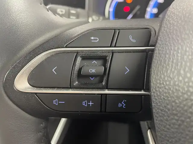 トヨタ ヴォクシー ハイブリッド S－Z 大阪府 2023(令5)年 2.4万km グリッターブラックガラスフレーク 禁煙車/トヨタセーフティセンス/　・プリクラッシュセーフティ　PCS/　・レーントレーシングアシスト　LTA/　・レーンディパーチャーアラート　LDA/　・レーダークルーズコントロール　ACC/　・ロードサインアシスト　RSA/　・フロントクロストラフィックアラート　FCTA/　・リアクロストラフィックアラート　RCTA/　・プロアクティブドライビングアシスト　PDA/　・パーキングサポートブレーキ　PSB/　・発信遅れ告知機能　TMN/純正ディスプレイオーディオ/　Bluetooth/フルセグ/CD/DVD/バックカメラ/両側パワースライドドア/ハーフレザーシート/前席シートヒーター/LEDオートライト/オートマチックハイビーム　AHB/フォグランプ/純正17インチアルミホイール/スマートキー/ETC2.0/フロアマット/ドアバイザー