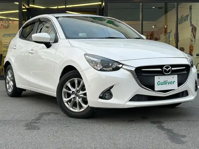 マツダ デミオ 13S ブラックレザーリミテッド 愛媛県 2016(平28)年 4万km スノーフレイクホワイトパールマイカ 純正7型ナビ(AM/FM/BT/フルセグTV)/前後ドライブレコーダー/黒半革温シート/ヘッドアップディスプレイ/アイドリングストップ/LEDヘッドライト/純正フロアマット/電格ミラー/ドアバイザー/トノカバー/オートライト/ETC/シガーソケット/ISOFIX/現状サマー(純正AW)(185/65/R15)/YOKOHAMA BluEarth-A