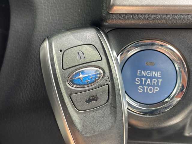 スバル インプレッサ ＸＶ ハイブリッド 2．0i－L アイサイト 愛知県 2016(平28)年 6.2万km クリスタルブラックシリカ 純正ナビ/アイサイト/レーダークルーズコントロール/バックカメラ/パワーシート/純正アルミホイール/ルーフレール/LEDヘッドライト/パドルシフト/オートライト/ETC/４WD/衝突軽減システム/フルセグ/CD DVD/Bluetooth/ステアリングスイッチ/スマートキー/プッシュスタート