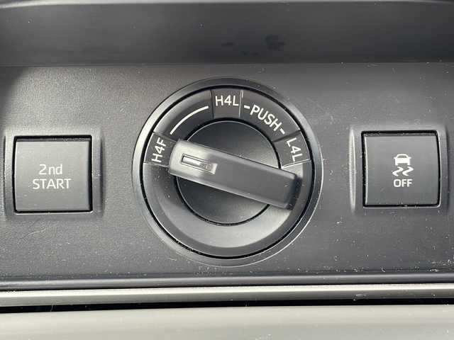 トヨタ ランドクルーザー プラド TX 道北・旭川 2018(平30)年 6.2万km ブラック /４WD//禁煙車//TRDエアロ//社外１７インチアルミホイール//サンルーフ//純正ナビ/SD/BT/フルセグ/CD/DVD//バックカメラ//セーフティセンス//LDA/PCS/ACC/クリアランスソナー//オートライト//オートマチックハイビーム//リアフォグランプ//ルーフレール//ETC//ステアリングスイッチ//ドアバイザー//トノカバー//オートエアコン//純正フロアマット//オートリトラミラー