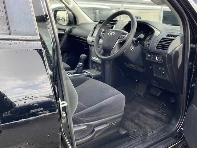 トヨタ ランドクルーザー プラド TX 道北・旭川 2018(平30)年 6.2万km ブラック /４WD//禁煙車//TRDエアロ//社外１７インチアルミホイール//サンルーフ//純正ナビ/SD/BT/フルセグ/CD/DVD//バックカメラ//セーフティセンス//LDA/PCS/ACC/クリアランスソナー//オートライト//オートマチックハイビーム//リアフォグランプ//ルーフレール//ETC//ステアリングスイッチ//ドアバイザー//トノカバー//オートエアコン//純正フロアマット//オートリトラミラー