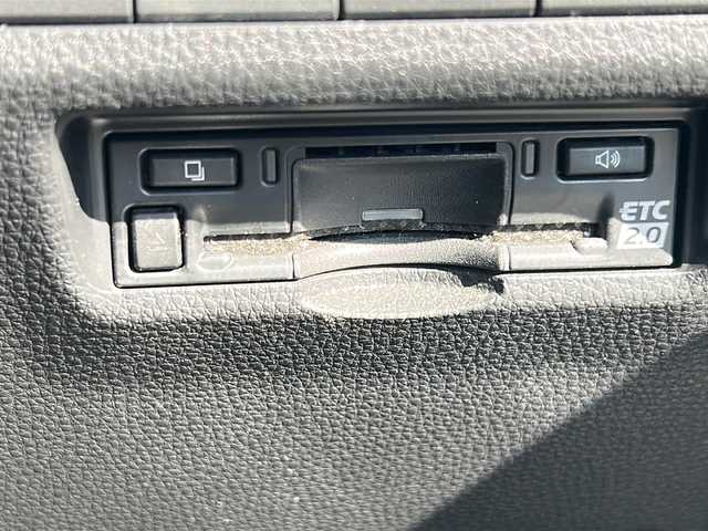 トヨタ ＲＡＶ４ アドベンチャー オフロードPKGⅡ 大阪府 2023(令5)年 5万km Ｌグリーン ワンオーナー/純正10.5インチディスプレイオーディオ/BTオーディオ/フルセグテレビ/全方位カメラ/D席パワーシート/前席シートヒーター/前席エアシート/デジタルインナーミラー/電動パーキングブレーキ/オートホールド/パワーバックドア/LEDヘッドライト/オートライト/純正18インチAW/純正ラバーマット/レーダークルーズコントロール/スマートキープッシュスタート/スペアキー