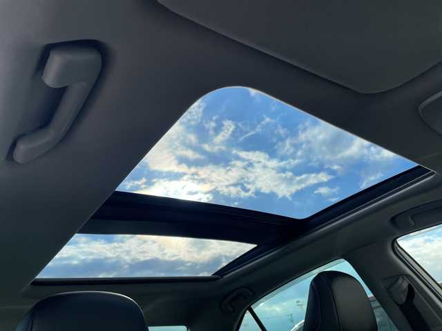 トヨタ カムリ WSレザーパッケージ 神奈川県 2020(令2)年 3.2万km プラチナホワイトパールマイカ 純正ナビ/Bluetooth/CD/DVD/ETC2.0/ドライブレコーダー/サンルーフ/クルーズコントロール/パドルシフト/前席シートヒーター/前席パワーシート/ヘッドアップディスプレイ/純正フロアマット/純正アルミホイール/レーンキープアシスト/コーナーセンサー/オートライト/オートマチックハイビーム