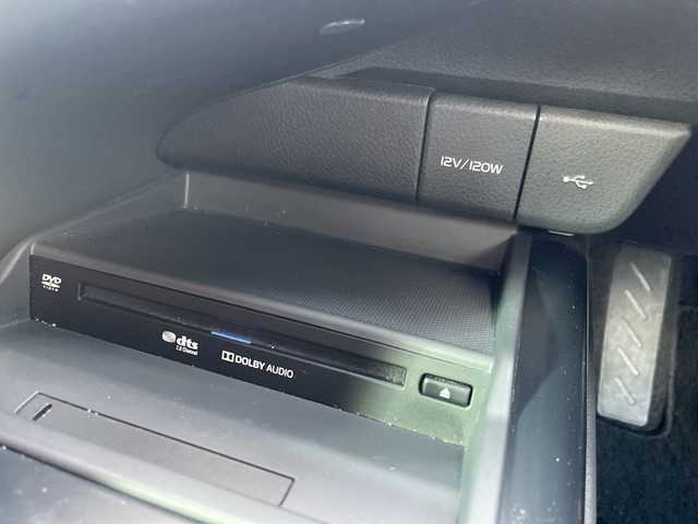 トヨタ カムリ WSレザーパッケージ 神奈川県 2020(令2)年 3.2万km プラチナホワイトパールマイカ 純正ナビ/Bluetooth/CD/DVD/ETC2.0/ドライブレコーダー/サンルーフ/クルーズコントロール/パドルシフト/前席シートヒーター/前席パワーシート/ヘッドアップディスプレイ/純正フロアマット/純正アルミホイール/レーンキープアシスト/コーナーセンサー/オートライト/オートマチックハイビーム