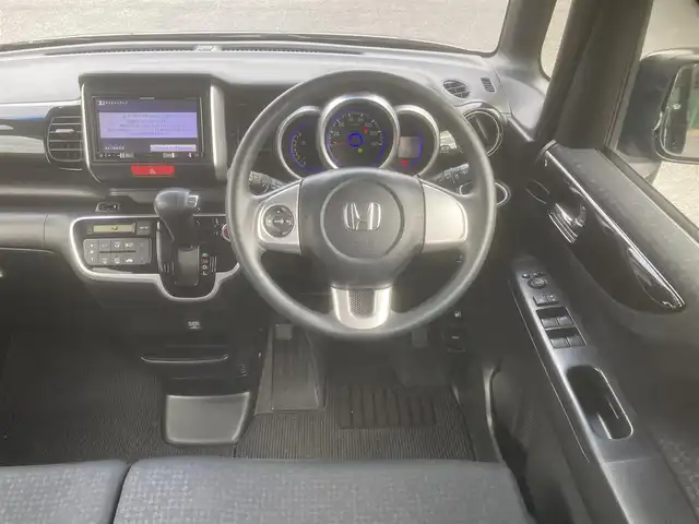 ホンダ Ｎ ＢＯＸ カスタム G Lパッケージ 埼玉県 2015(平27)年 10.8万km スマートブラック (株)IDOMが運営する【じしゃロン鳩ヶ谷店】の自社ローン対象車両になります。こちらは現金ご利用時の価格です。自社ローンご希望の方は別途その旨お申付け下さい。/登録時108065km/社外メモリナビ(品番:AVIC-RZ09)/フルセグTV/バックカメラ/CTBA(シティブレーキアクティブシステム)/ダブル/サイド/カーテンエアバッグ/横滑り防止装置/ETC/左側パワースライドドア/プッシュスタート/スマートキー/背面シートテーブル/後席ロールサンシェード/ベンチシート/チップアップシート/純正HIDヘッドライト/純正14インチAW/純正フロアマット/オートリトラミラー/電動格納機能付きウインカーミラー