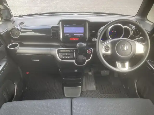 ホンダ Ｎ ＢＯＸ カスタム G Lパッケージ 埼玉県 2015(平27)年 10.8万km スマートブラック (株)IDOMが運営する【じしゃロン鳩ヶ谷店】の自社ローン対象車両になります。こちらは現金ご利用時の価格です。自社ローンご希望の方は別途その旨お申付け下さい。/登録時108065km/社外メモリナビ(品番:AVIC-RZ09)/フルセグTV/バックカメラ/CTBA(シティブレーキアクティブシステム)/ダブル/サイド/カーテンエアバッグ/横滑り防止装置/ETC/左側パワースライドドア/プッシュスタート/スマートキー/背面シートテーブル/後席ロールサンシェード/ベンチシート/チップアップシート/純正HIDヘッドライト/純正14インチAW/純正フロアマット/オートリトラミラー/電動格納機能付きウインカーミラー