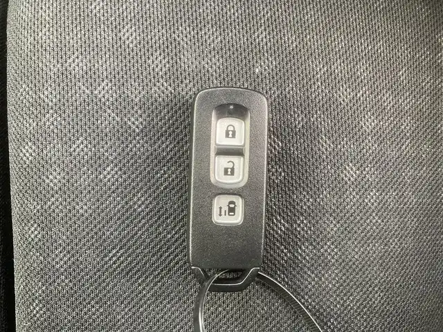 ホンダ Ｎ ＢＯＸ カスタム G Lパッケージ 埼玉県 2015(平27)年 10.8万km スマートブラック (株)IDOMが運営する【じしゃロン鳩ヶ谷店】の自社ローン対象車両になります。こちらは現金ご利用時の価格です。自社ローンご希望の方は別途その旨お申付け下さい。/登録時108065km/社外メモリナビ(品番:AVIC-RZ09)/フルセグTV/バックカメラ/CTBA(シティブレーキアクティブシステム)/ダブル/サイド/カーテンエアバッグ/横滑り防止装置/ETC/左側パワースライドドア/プッシュスタート/スマートキー/背面シートテーブル/後席ロールサンシェード/ベンチシート/チップアップシート/純正HIDヘッドライト/純正14インチAW/純正フロアマット/オートリトラミラー/電動格納機能付きウインカーミラー