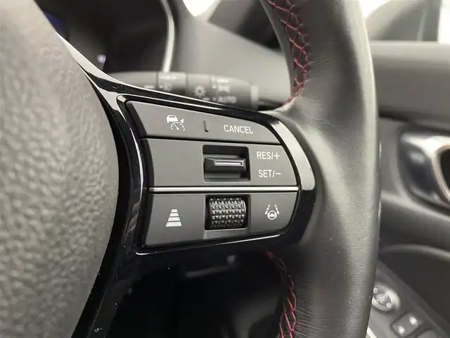 ホンダ シビック e:HEV 宮城県 2023(令5)年 2.4万km プラチナホワイトパール 純正コネクトナビ/リアスポイラー/LEDフォグライト/BOSEサウンド/アダプティブクルーズコントロール/トラフィックジャムアシスト/アダプティブドライビングビーム/BSM/パーキングセンサー/ホンダセンシング/前席パワーシート/シートヒーター/ワイヤレス充電器/コンビシート/ETC2.0/前後ドライブレコーダー/禁煙