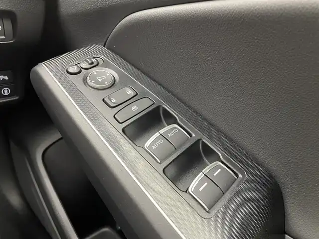 ホンダ シビック e:HEV 宮城県 2023(令5)年 2.4万km プラチナホワイトパール 純正コネクトナビ/リアスポイラー/LEDフォグライト/BOSEサウンド/アダプティブクルーズコントロール/トラフィックジャムアシスト/アダプティブドライビングビーム/BSM/パーキングセンサー/ホンダセンシング/前席パワーシート/シートヒーター/ワイヤレス充電器/コンビシート/ETC2.0/前後ドライブレコーダー/禁煙