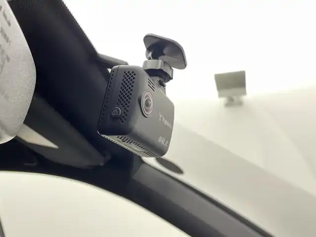 ホンダ シビック e:HEV 宮城県 2023(令5)年 2.4万km プラチナホワイトパール 純正コネクトナビ/リアスポイラー/LEDフォグライト/BOSEサウンド/アダプティブクルーズコントロール/トラフィックジャムアシスト/アダプティブドライビングビーム/BSM/パーキングセンサー/ホンダセンシング/前席パワーシート/シートヒーター/ワイヤレス充電器/コンビシート/ETC2.0/前後ドライブレコーダー/禁煙