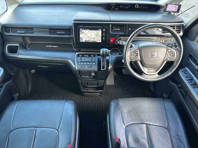 ホンダ ステップワゴン スパーダ クールスピリット 長野県 2016(平28)年 4.1万km プレミアムスパイスパープルP 禁煙車/純正ナビ/バックカメラ/フルセグTV/全周囲カメラ/BluetoothAudio/ステアリングスイッチ/純正フリップダウンモニター/純正16インチアルミホイール/社外AW付ノーマルタイヤ車載/純正エンジンスターター/両側電動スライドドア/レーン逸脱警報装置/レーンキープアシスト/前席シートヒーター/アイドリングストップ/革調シートカバー/LEDヘッドライト/プッシュスタート/ウインカーミラー/ビルトインETC/横滑り防止/オートライト/ミラーヒーター/パドルシフト/ベッドキット/スマートキー