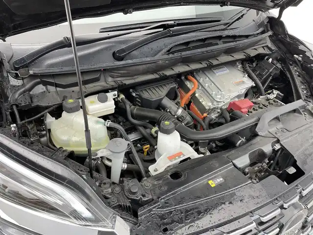 日産 セレナ e－パワー ハイウェイスター V 滋賀県 2022(令4)年 6.2万km ダイヤモンドブラック 純正9インチナビ/・Bluetooth/フルセグTV/CD/DVD/フリップダウンモニター/両側パワースライドドア/追従クルーズコントロール/全方位カメラ/シートヒーター/ステアリングヒーター/ステアリングリモコン/オートライト/オートハイビーム/LEDヘッドライト/オートブレーキホールド/プッシュスタート/純正前後ドライブレコーダー/ETC2.0/スマートキー