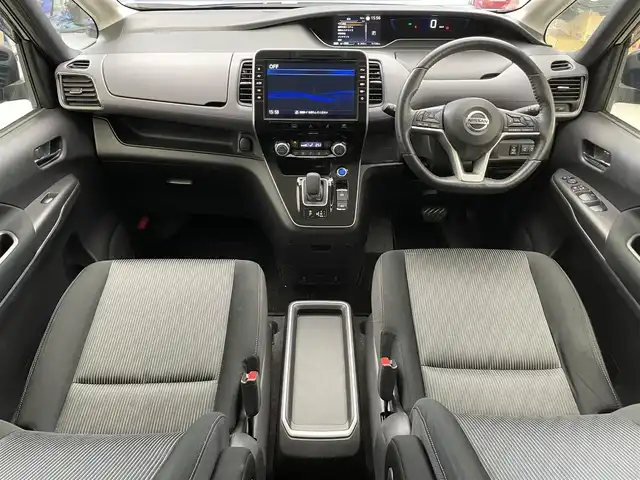 日産 セレナ e－パワー ハイウェイスター V 滋賀県 2022(令4)年 6.2万km ダイヤモンドブラック 純正9インチナビ/・Bluetooth/フルセグTV/CD/DVD/フリップダウンモニター/両側パワースライドドア/追従クルーズコントロール/全方位カメラ/シートヒーター/ステアリングヒーター/ステアリングリモコン/オートライト/オートハイビーム/LEDヘッドライト/オートブレーキホールド/プッシュスタート/純正前後ドライブレコーダー/ETC2.0/スマートキー