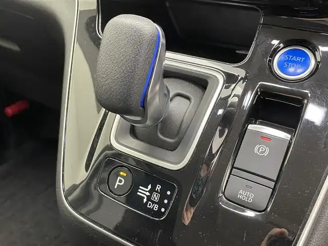 日産 セレナ e－パワー ハイウェイスター V 滋賀県 2022(令4)年 6.2万km ダイヤモンドブラック 純正9インチナビ/・Bluetooth/フルセグTV/CD/DVD/フリップダウンモニター/両側パワースライドドア/追従クルーズコントロール/全方位カメラ/シートヒーター/ステアリングヒーター/ステアリングリモコン/オートライト/オートハイビーム/LEDヘッドライト/オートブレーキホールド/プッシュスタート/純正前後ドライブレコーダー/ETC2.0/スマートキー