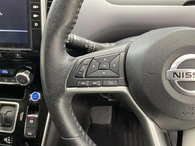 日産 セレナ e－パワー ハイウェイスター V 滋賀県 2022(令4)年 6.2万km ダイヤモンドブラック 純正9インチナビ/・Bluetooth/フルセグTV/CD/DVD/フリップダウンモニター/両側パワースライドドア/追従クルーズコントロール/全方位カメラ/シートヒーター/ステアリングヒーター/ステアリングリモコン/オートライト/オートハイビーム/LEDヘッドライト/オートブレーキホールド/プッシュスタート/純正前後ドライブレコーダー/ETC2.0/スマートキー