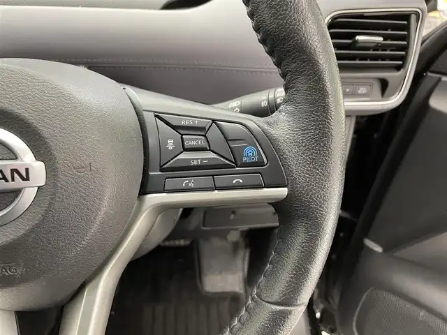 日産 セレナ e－パワー ハイウェイスター V 滋賀県 2022(令4)年 6.2万km ダイヤモンドブラック 純正9インチナビ/・Bluetooth/フルセグTV/CD/DVD/フリップダウンモニター/両側パワースライドドア/追従クルーズコントロール/全方位カメラ/シートヒーター/ステアリングヒーター/ステアリングリモコン/オートライト/オートハイビーム/LEDヘッドライト/オートブレーキホールド/プッシュスタート/純正前後ドライブレコーダー/ETC2.0/スマートキー