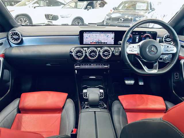 メルセデス・ベンツ ＣＬＡ２００ｄ AMGライン 大阪府 2019(令1)年 3.3万km マウンテングレー AMGレザーエクスクルーシブP/アドバンスドP/ワンオーナー/レーダーセーフティ/サンルーフ/HUD/赤黒革/メモリ付きパワーシート/シートヒーター/純正ナビ/TV/360度カメラ/ACC/ブラインドスポット/純正18インチAW/LEDヘッドライト/アンビエントライト/ワイヤレス充電