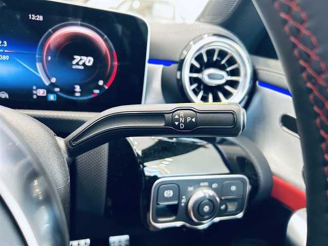 メルセデス・ベンツ ＣＬＡ２００ｄ AMGライン 大阪府 2019(令1)年 3.3万km マウンテングレー AMGレザーエクスクルーシブP/アドバンスドP/ワンオーナー/レーダーセーフティ/サンルーフ/HUD/赤黒革/メモリ付きパワーシート/シートヒーター/純正ナビ/TV/360度カメラ/ACC/ブラインドスポット/純正18インチAW/LEDヘッドライト/アンビエントライト/ワイヤレス充電