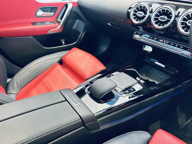 メルセデス・ベンツ ＣＬＡ２００ｄ AMGライン 大阪府 2019(令1)年 3.3万km マウンテングレー AMGレザーエクスクルーシブP/アドバンスドP/ワンオーナー/レーダーセーフティ/サンルーフ/HUD/赤黒革/メモリ付きパワーシート/シートヒーター/純正ナビ/TV/360度カメラ/ACC/ブラインドスポット/純正18インチAW/LEDヘッドライト/アンビエントライト/ワイヤレス充電