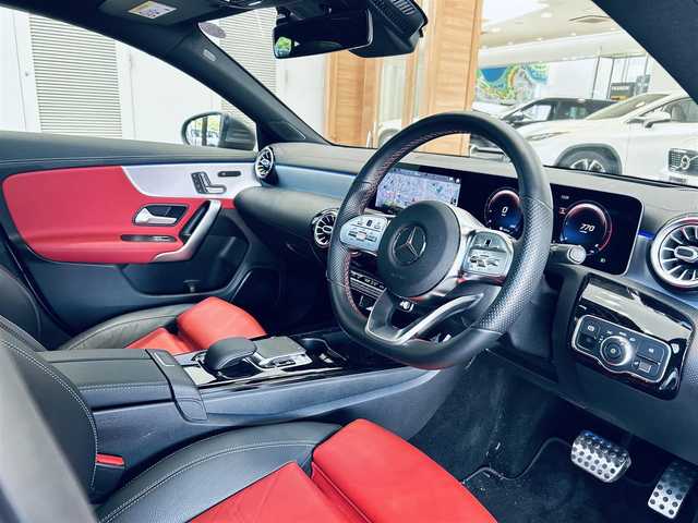 メルセデス・ベンツ ＣＬＡ２００ｄ AMGライン 大阪府 2019(令1)年 3.3万km マウンテングレー AMGレザーエクスクルーシブP/アドバンスドP/ワンオーナー/レーダーセーフティ/サンルーフ/HUD/赤黒革/メモリ付きパワーシート/シートヒーター/純正ナビ/TV/360度カメラ/ACC/ブラインドスポット/純正18インチAW/LEDヘッドライト/アンビエントライト/ワイヤレス充電
