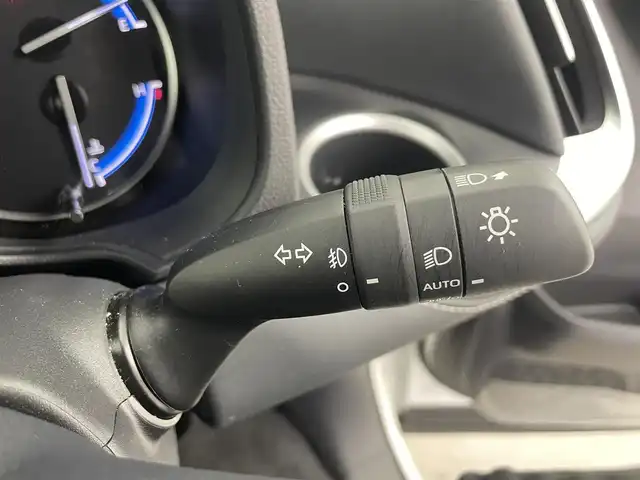 トヨタ ノア ハイブリッド S－Z 富山県 2023(令5)年 2万km ホワイトパールクリスタルシャイン 純正10.5型ディスプレイオーディオ/（AM/FM/BT/DVD/USB/HDMI/フルセグ）/バックカメラ/ETC/ハーフレザーシート/シートヒーター/両側パワースライドドア/衝突被害軽減システム/レーダークルーズコントロール/レーンキープアシスト/コーナーセンサー/横滑り防止装置/アイドリングストップ/純正アルミホイール/オートLEDライト/オートマチックハイビーム/オートホールド付電子パーキング/革巻きステアリング/ステアリングスイッチ/スマートキー/スペアキー