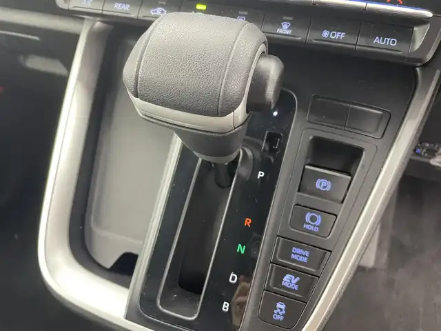 トヨタ ノア ハイブリッド S－Z 富山県 2023(令5)年 2万km ホワイトパールクリスタルシャイン 純正10.5型ディスプレイオーディオ/（AM/FM/BT/DVD/USB/HDMI/フルセグ）/バックカメラ/ETC/ハーフレザーシート/シートヒーター/両側パワースライドドア/衝突被害軽減システム/レーダークルーズコントロール/レーンキープアシスト/コーナーセンサー/横滑り防止装置/アイドリングストップ/純正アルミホイール/オートLEDライト/オートマチックハイビーム/オートホールド付電子パーキング/革巻きステアリング/ステアリングスイッチ/スマートキー/スペアキー