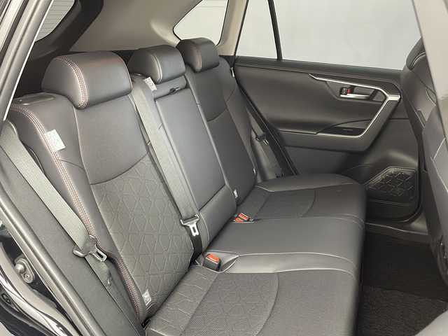トヨタ ＲＡＶ４ アドベンチャー オフロードPKG 兵庫県 2021(令3)年 6.9万km アティチュードブラックマイカ ・純正9インチディスプレイナビ&TV&USB&BT&Miracast/・バックカメラ/・ETC2.0/・トヨタセーフティセンス/・プリクラッシュセーフティ/・ブラインドスポットモニター/・レーントレーシングアシスト/・リヤクロストラフィックアラート/・パーキングサポートブレーキ/・ロードサインアシスト/・クリアランスソナー/・オートハイビーム/・レーダークルーズコントロール/・オートライト/・パワーバックドア/・合皮シート/・運転席パワーシート/・運転席・助手席シートヒーター/・運転席・助手席エアシート/・シートベンチレーション/・ステアリングヒーター/・電子パーキング/・オートホールド/・デジタルインナーミラー/・LEDライト/・フォグライト/・横滑り防止装置/・スマートキー/・スペアキー/・プッシュスタート/・保証書/・取扱説明書