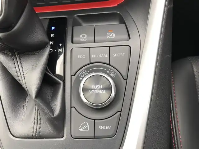 トヨタ ＲＡＶ４ アドベンチャー オフロードPKG 鳥取県 2021(令3)年 6.9万km アティチュードブラックマイカ ４・W・D/純正9インチディスプレイナビ&TV&USB&BT&Miracast/バックカメラ/ETC2.0/トヨタセーフティセンス/プリクラッシュセーフティ/ブラインドスポットモニター/レーントレーシングアシスト/リヤクロストラフィックアラート/パーキングサポートブレーキ/ロードサインアシスト/クリアランスソナー/オートハイビーム/レーダークルーズコントロール/オートライト/パワーバックドア/合皮シート/運転席パワーシート/運転席・助手席シートヒーター/運転席・助手席エアシート/シートベンチレーション/ステアリングヒーター/電子パーキング/オートホールド/デジタルインナーミラー/LEDライト/フォグライト/純正18インチアルミホイール/横滑り防止装置/スマートキー/スペアキー/プッシュスタート/保証書/取扱説明書