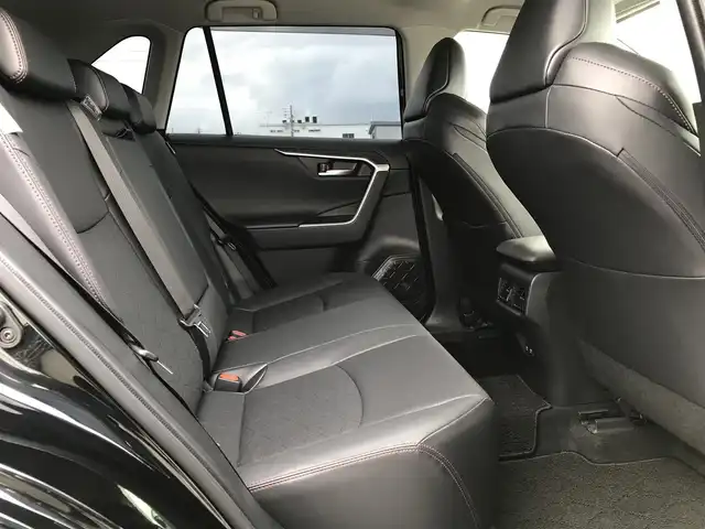 トヨタ ＲＡＶ４ アドベンチャー オフロードPKG 鳥取県 2021(令3)年 6.9万km アティチュードブラックマイカ ４・W・D/純正9インチディスプレイナビ&TV&USB&BT&Miracast/バックカメラ/ETC2.0/トヨタセーフティセンス/プリクラッシュセーフティ/ブラインドスポットモニター/レーントレーシングアシスト/リヤクロストラフィックアラート/パーキングサポートブレーキ/ロードサインアシスト/クリアランスソナー/オートハイビーム/レーダークルーズコントロール/オートライト/パワーバックドア/合皮シート/運転席パワーシート/運転席・助手席シートヒーター/運転席・助手席エアシート/シートベンチレーション/ステアリングヒーター/電子パーキング/オートホールド/デジタルインナーミラー/LEDライト/フォグライト/純正18インチアルミホイール/横滑り防止装置/スマートキー/スペアキー/プッシュスタート/保証書/取扱説明書