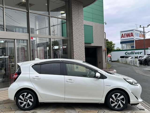 トヨタ アクア G ブラックソフトレザーセレ 静岡県 2019(平31)年 3.9万km ホワイトパールクリスタルシャイン 純正ナビ/・バックカメラ/・Bluetooth/・CD/・フルセグTV/・SD/・ステアリングスイッチ/主要装備/・プッシュスタート/・ETC車載器/・衝突被害軽減システム/・レーンキープアシスト/・オートマチックハイビーム/・ハーフレザーシート/・前後ソナー/・クルーズコントロール/・LEDヘッドライト/・純正フロアマット/・ドアバイザー/・スマートキー/・スペアキー/・ECOモード/・EVモード/・革巻ハンドル