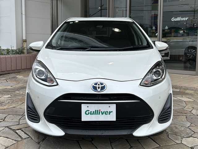 トヨタ アクア G ブラックソフトレザーセレ 静岡県 2019(平31)年 3.9万km ホワイトパールクリスタルシャイン 純正ナビ/・バックカメラ/・Bluetooth/・CD/・フルセグTV/・SD/・ステアリングスイッチ/主要装備/・プッシュスタート/・ETC車載器/・衝突被害軽減システム/・レーンキープアシスト/・オートマチックハイビーム/・ハーフレザーシート/・前後ソナー/・クルーズコントロール/・LEDヘッドライト/・純正フロアマット/・ドアバイザー/・スマートキー/・スペアキー/・ECOモード/・EVモード/・革巻ハンドル