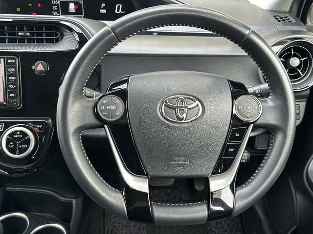 トヨタ アクア G ブラックソフトレザーセレ 静岡県 2019(平31)年 3.9万km ホワイトパールクリスタルシャイン 純正ナビ/・バックカメラ/・Bluetooth/・CD/・フルセグTV/・SD/・ステアリングスイッチ/主要装備/・プッシュスタート/・ETC車載器/・衝突被害軽減システム/・レーンキープアシスト/・オートマチックハイビーム/・ハーフレザーシート/・前後ソナー/・クルーズコントロール/・LEDヘッドライト/・純正フロアマット/・ドアバイザー/・スマートキー/・スペアキー/・ECOモード/・EVモード/・革巻ハンドル