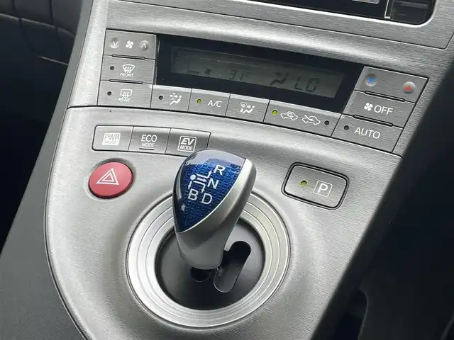 トヨタ プリウス S 岐阜県 2015(平27)年 14.7万km レッドマイカメタリック (株)IDOMが運営する【じしゃロン多治見店】の自社ローン専用車両になります。こちらは現金またはオートローンご利用時の価格です。自社ローンご希望の方は別途その旨お申付け下さい。/社外ナビ/　（Bluetooth/DVD/フルセグ）/バックカメラ/ETC/オートライト/フォグランプ/ステアリングリモコン