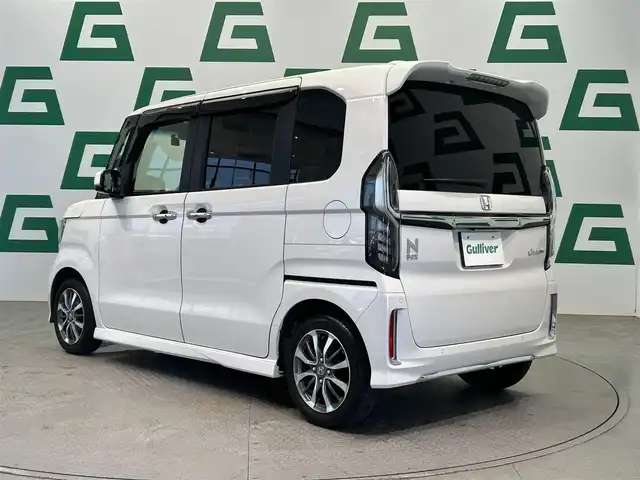 ホンダ Ｎ ＢＯＸ カスタム L 鹿児島県 2021(令3)年 1.8万km プラチナホワイトパール 禁煙車/ETC/前方ドラレコ/社外ナビ/（フルセグTV/AM・FM/BT/CD・DVD/USB/MSV）/ホンダセンシング/・衝突軽減ブレーキ/・先行車発進お知らせ機能/・路外逸脱抑制機能/・アダクティブクルーズコントロール/・車線維持支援システム/・オートハイビーム/・誤発進抑制機能/純正ラバーマット/純正14インチAW/シートカバー/ロール式サンシェード/後席テーブル/ヘッドライトレベライザー/ステアリングリモコン/電格ミラー/プッシュスタート/スマートキー