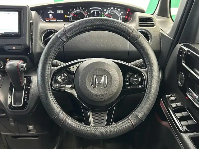 ホンダ Ｎ ＢＯＸ カスタム L 鹿児島県 2021(令3)年 1.8万km プラチナホワイトパール 禁煙車/ETC/前方ドラレコ/社外ナビ/（フルセグTV/AM・FM/BT/CD・DVD/USB/MSV）/ホンダセンシング/・衝突軽減ブレーキ/・先行車発進お知らせ機能/・路外逸脱抑制機能/・アダクティブクルーズコントロール/・車線維持支援システム/・オートハイビーム/・誤発進抑制機能/純正ラバーマット/純正14インチAW/シートカバー/ロール式サンシェード/後席テーブル/ヘッドライトレベライザー/ステアリングリモコン/電格ミラー/プッシュスタート/スマートキー