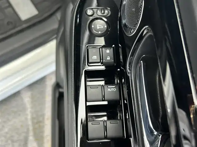 ホンダ Ｎ ＢＯＸ カスタム L 鹿児島県 2021(令3)年 1.8万km プラチナホワイトパール 禁煙車/ETC/前方ドラレコ/社外ナビ/（フルセグTV/AM・FM/BT/CD・DVD/USB/MSV）/ホンダセンシング/・衝突軽減ブレーキ/・先行車発進お知らせ機能/・路外逸脱抑制機能/・アダクティブクルーズコントロール/・車線維持支援システム/・オートハイビーム/・誤発進抑制機能/純正ラバーマット/純正14インチAW/シートカバー/ロール式サンシェード/後席テーブル/ヘッドライトレベライザー/ステアリングリモコン/電格ミラー/プッシュスタート/スマートキー