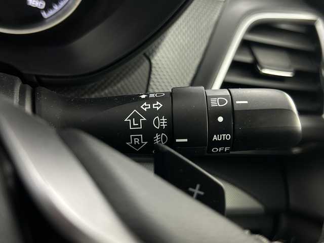 スバル フォレスター ハイブリッド アドバンス 愛知県 2020(令2)年 3.8万km クリスタルホワイトP 禁煙車/純正8インチナビ/（CD/DVD/Bluetooth/フルセグTV)/バックカメラ/衝突軽減ブレーキ/レーンキープアシスト/追従式クルーズコントロール/ブラインドスポットモニター/オートマチックハイビーム/ETC/ドライブレコーダー/パワーシート/シートヒーター/パドルシフト/電動リアゲート/スマートキー/プッシュスタート/LEDヘッドライト/純正アルミホイール