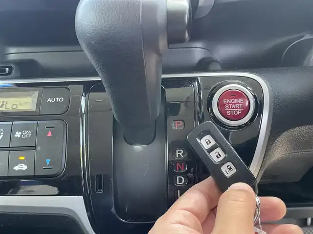 ホンダ Ｎ ＢＯＸ G Lパッケージ 岡山県 2014(平26)年 12.8万km プレミアムホワイトパール (株)IDOMが運営する【じしゃロン岡山店】の自社ローン専用車両になります。こちらは現金またはオートローンご利用時の価格です。自社ローンご希望の方は別途その旨お申付け下さい/純正7インチナビ/Bluetooth/バックカメラ/ワンセグテレビ/CD/DVD/プッシュスタート/ステアリングスイッチ/片側パワスラ/純正フロアマット/社外14インチAW