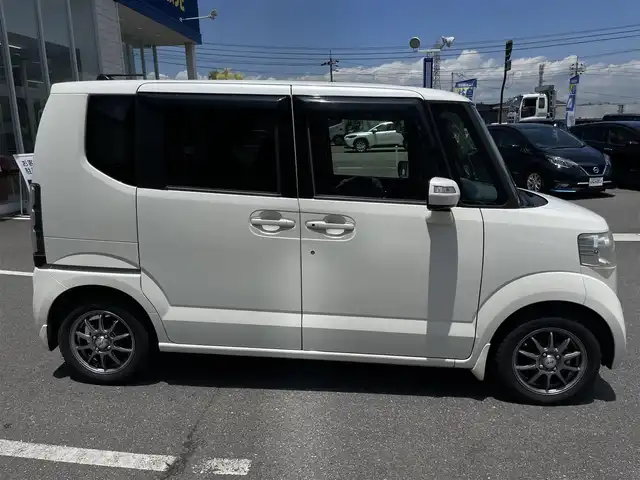 ホンダ Ｎ ＢＯＸ G Lパッケージ 岡山県 2014(平26)年 12.8万km プレミアムホワイトパール (株)IDOMが運営する【じしゃロン岡山店】の自社ローン専用車両になります。こちらは現金またはオートローンご利用時の価格です。自社ローンご希望の方は別途その旨お申付け下さい/純正7インチナビ/Bluetooth/バックカメラ/ワンセグテレビ/CD/DVD/プッシュスタート/ステアリングスイッチ/片側パワスラ/純正フロアマット/社外14インチAW