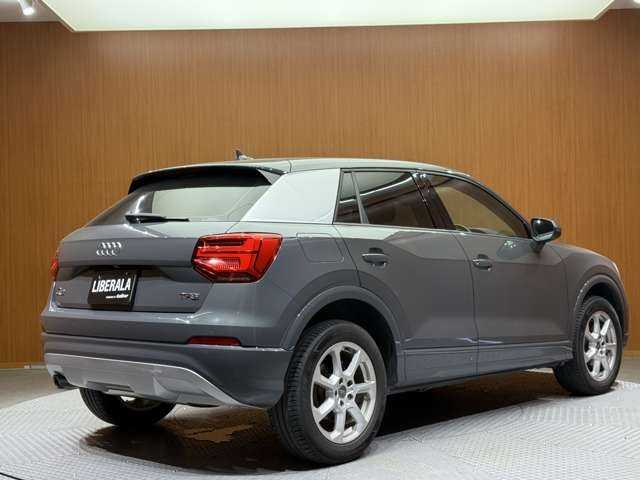 アウディ Ｑ２ ハッシュタグ アニバーサリーリミテッド 千葉県 2018(平30)年 2.7万km グレーＭ 限定車　/ナビゲーションＰＫＧ　/アシスタンスＰＫＧ　/バーチャルコックピット　/ＡＣＣ　/電動リアゲート　/ＬＥＤヘッドライト　/ハイビームアシスト　　/シートＨ　　/ＣａｒＰｌａｙ　/衝突軽減Ｂ　/ＢＳＭ　/ＬＫＡ