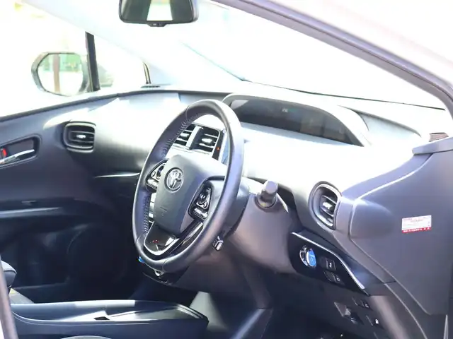トヨタ プリウス SセーフティプラスⅡ 福島県 2022(令4)年 0.7万km シルバーM  ワ ン オ ー ナ ー/ 純 正 デ ィ ス プ レ イ オ ー デ ィ オ/ 全 方 位 カ メ ラ/ ク ル ー ズ コ ン ト ロ ー ル/ ド ラ イ ブ レ コ ー ダ ー（F・R）/ ス マ ー ト キ ー/ ト ヨ タ セ ー フ テ ィ/ 純 正 L E D ヘ ッ ド ラ イ ト/ 純 正 フ ォ グ ラ ン プ/ 純 正 １ ５ イ ン チ ア ル ミ ホ イ ル/ ブ ラ イ ン ド ス ポ ッ ト モ ニ タ ー/ 新　車　保　証　書/ 取　扱　説　明　書