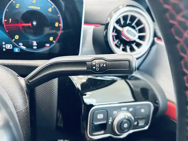 メルセデス・ベンツ Ａ２００ｄ AMGライン 大阪府 2020(令2)年 5.6万km サンイエロー レーダーセーフティP/赤黒革/メモリ付きパワーシート/シートヒーター/純正ナビ/TV/バックカメラ/ACC/純正18インチAW/LEDヘッドライト/アンビエントライト/ブラインドスポット/ワイヤレス充電