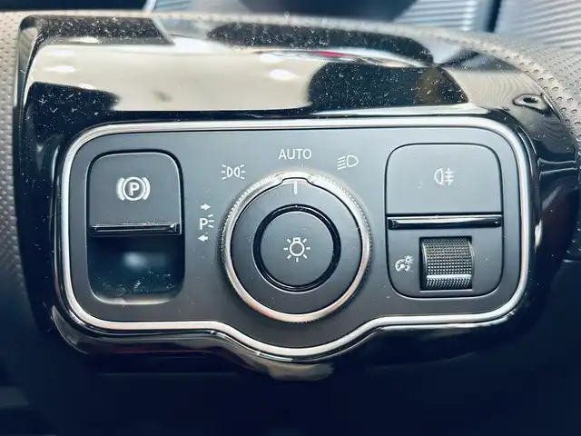 メルセデス・ベンツ Ａ２００ｄ AMGライン 大阪府 2020(令2)年 5.6万km サンイエロー レーダーセーフティP/赤黒革/メモリ付きパワーシート/シートヒーター/純正ナビ/TV/バックカメラ/ACC/純正18インチAW/LEDヘッドライト/アンビエントライト/ブラインドスポット/ワイヤレス充電